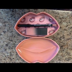 HUDA BEAUTY Throwback Lip Kit ($44.00 value)